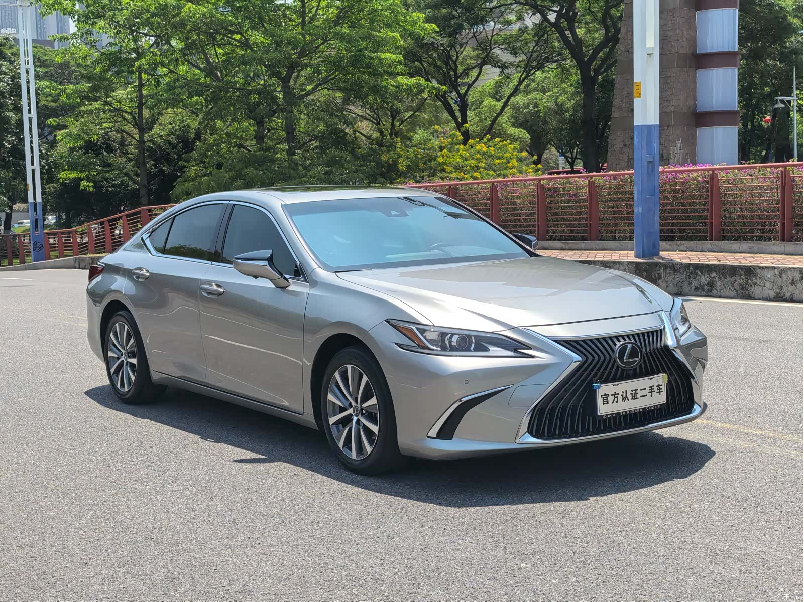 Lexus ES, 2019 3