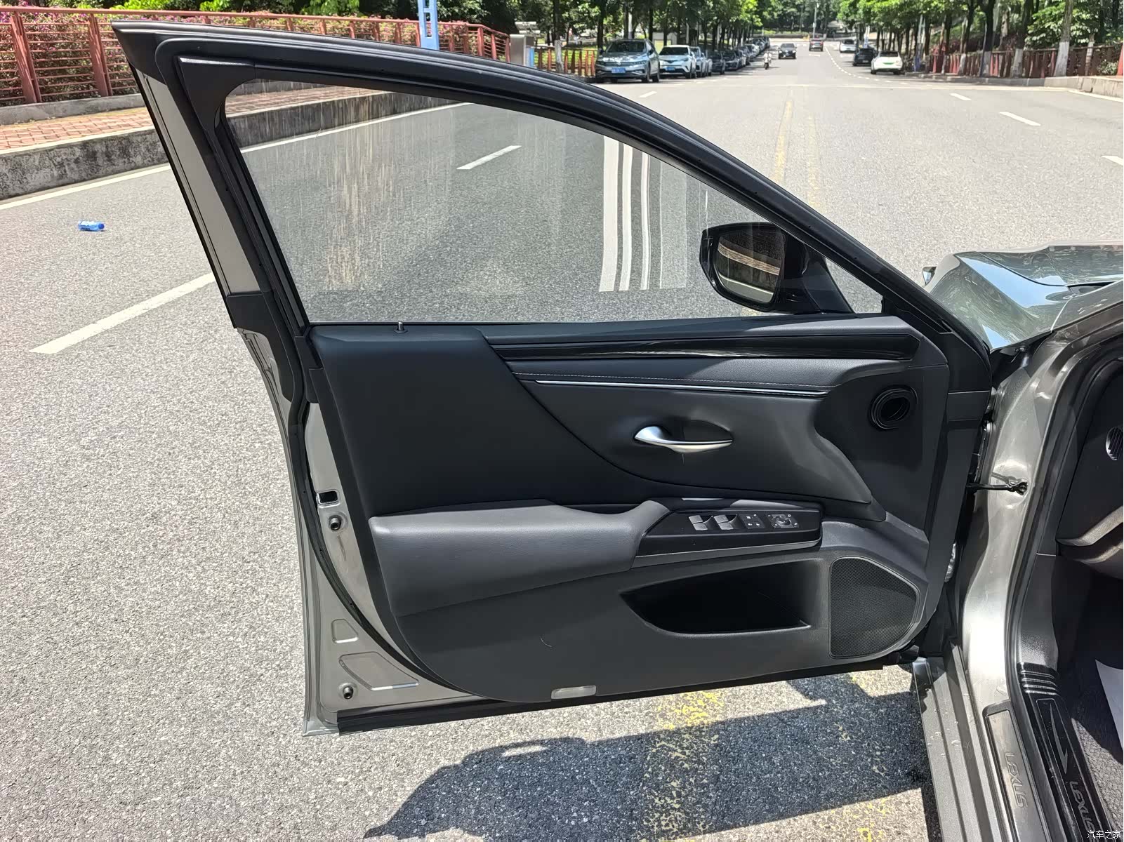 Lexus ES, 2019 13