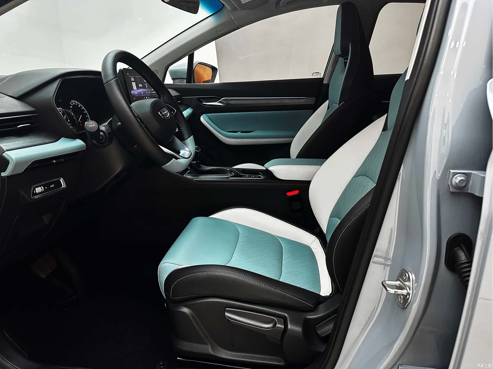Geely Emgrand, 2023 11