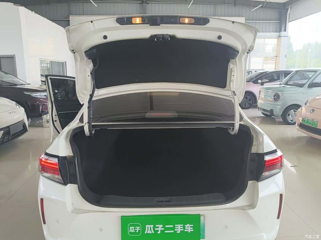 Nissan D60EV, 2022 19