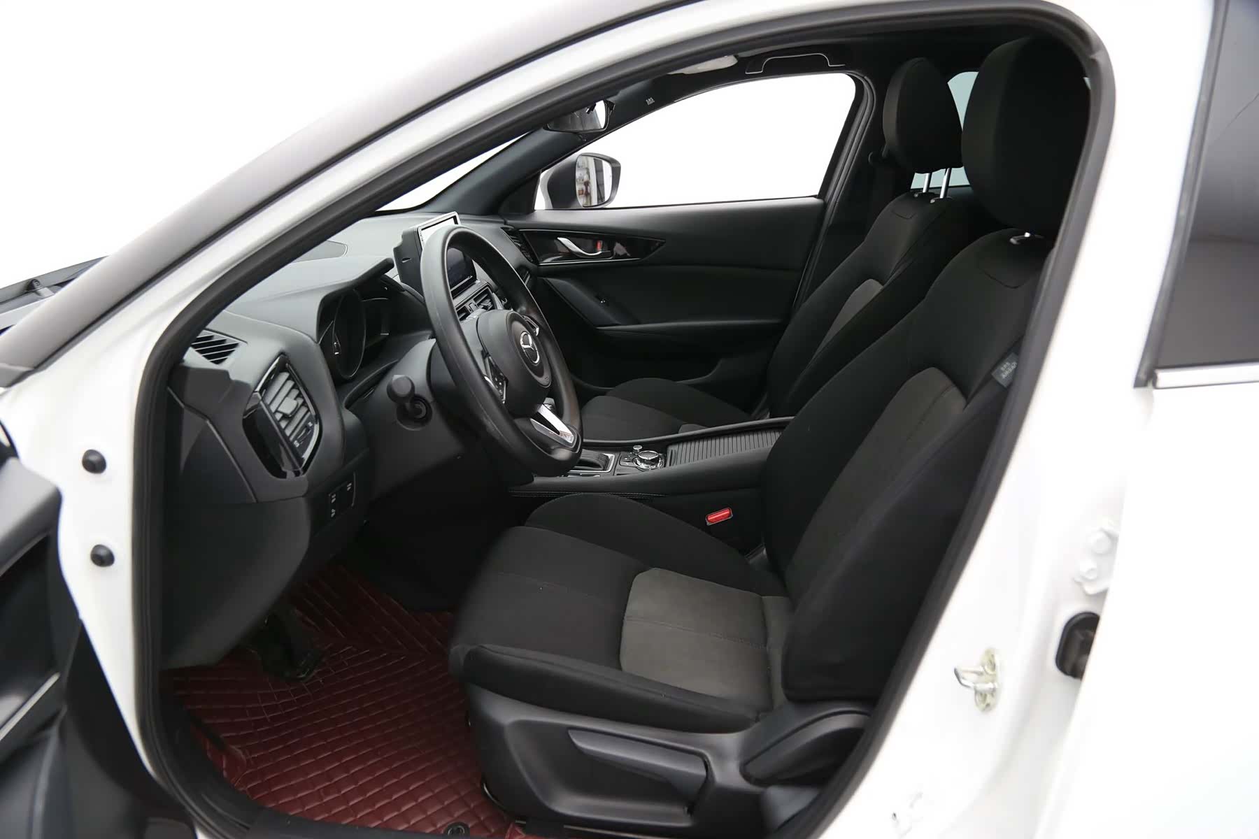 Mazda CX-4, 2023 13
