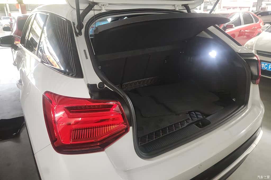 Audi Q2L, 2019 4