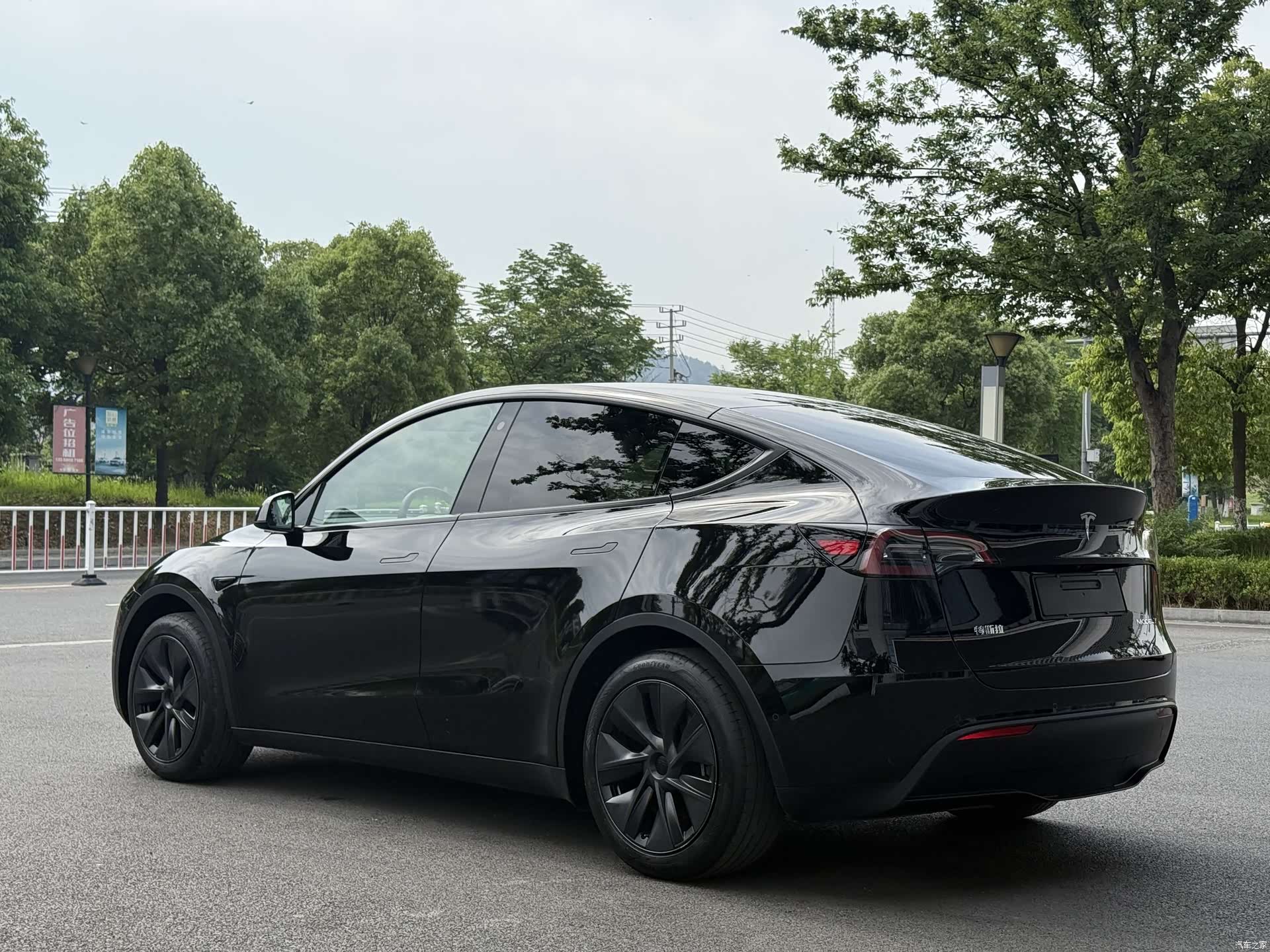Tesla Model Y, 2023 7