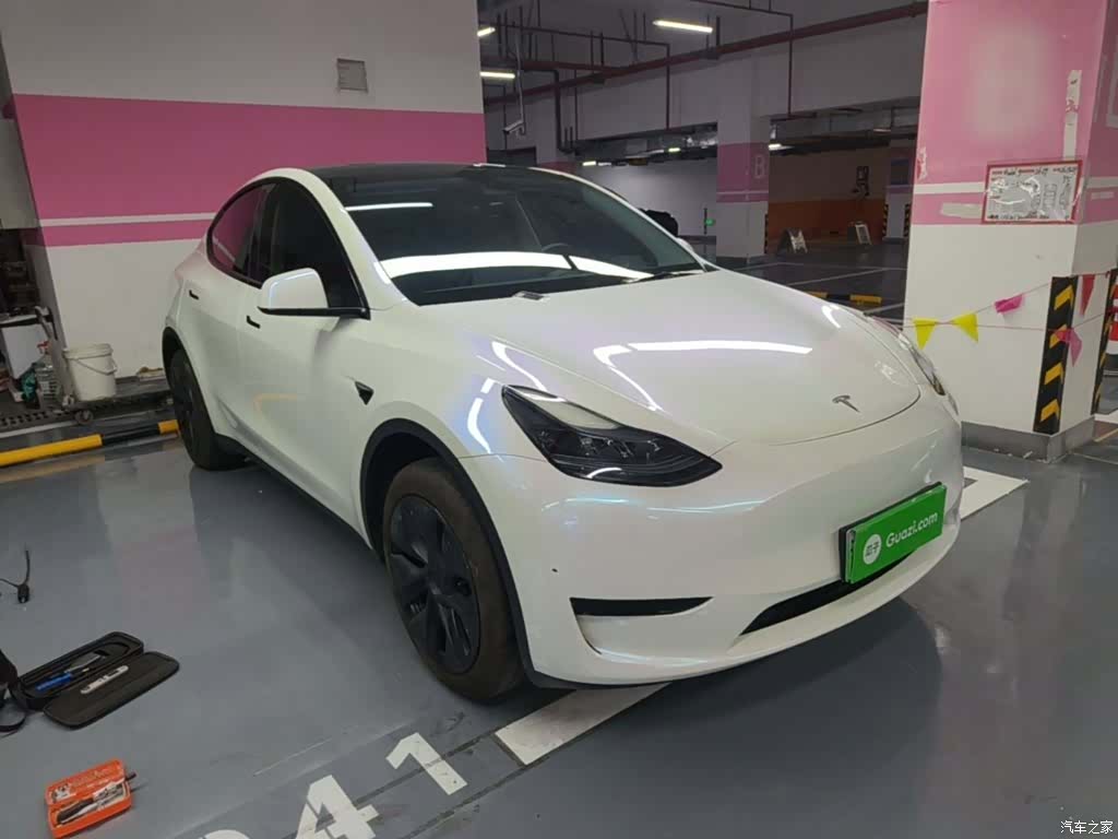 Tesla Model Y, 2023 4