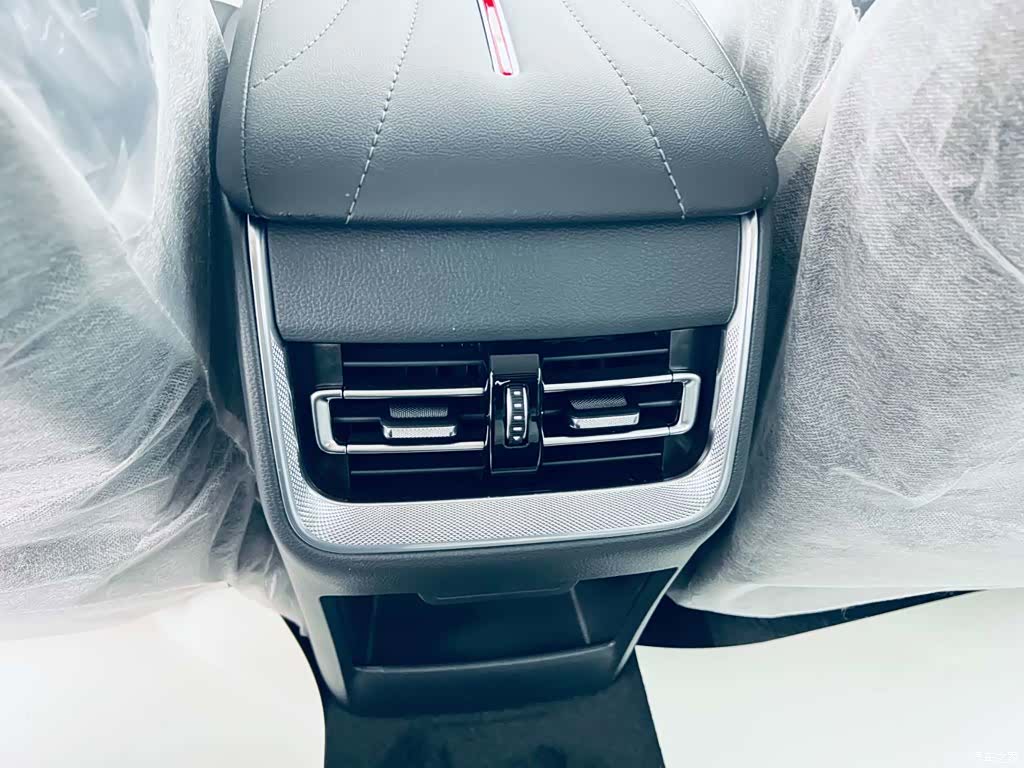 Hongqi H5, 2025 22