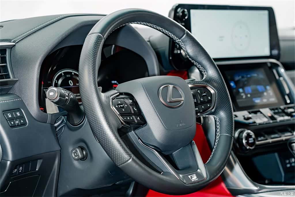 Lexus LX, 2025 10