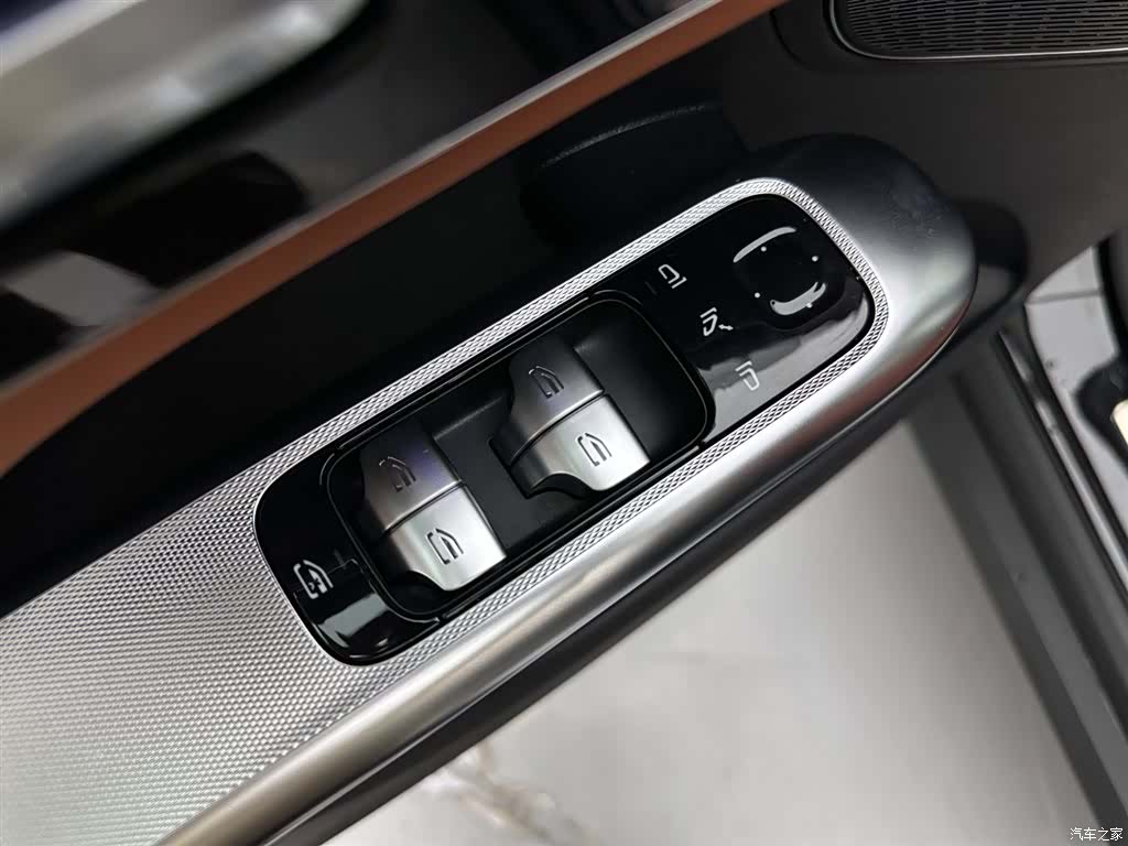 Mercedes-Benz GLC, 2025 24
