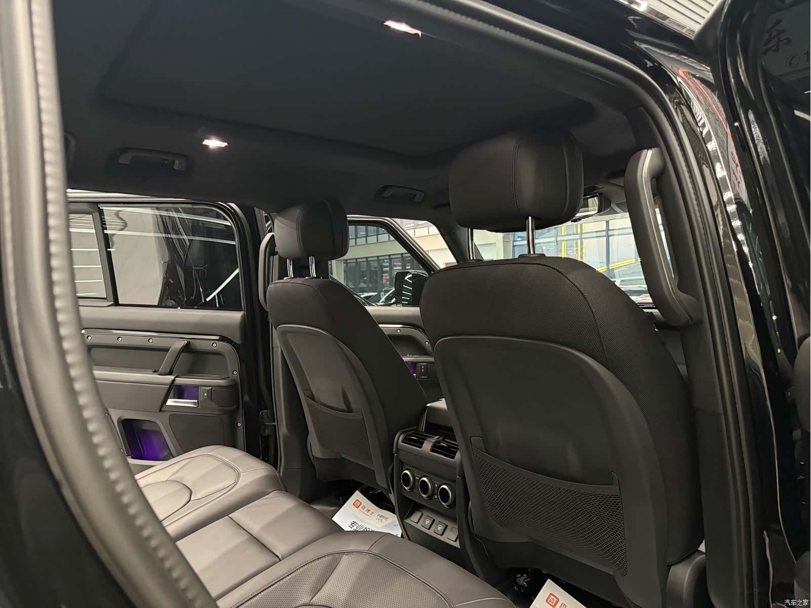 Land Rover Defender, 2025 7