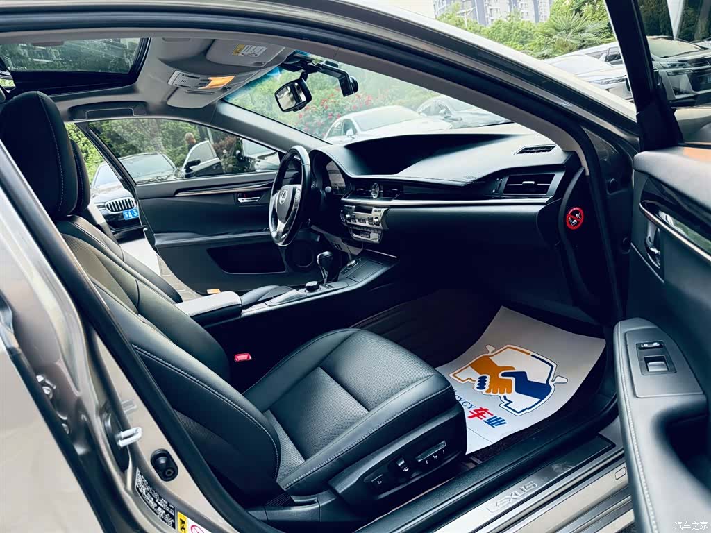 Lexus ES, 2015 11