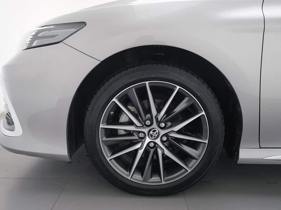 Toyota Camry 2024, фото 17