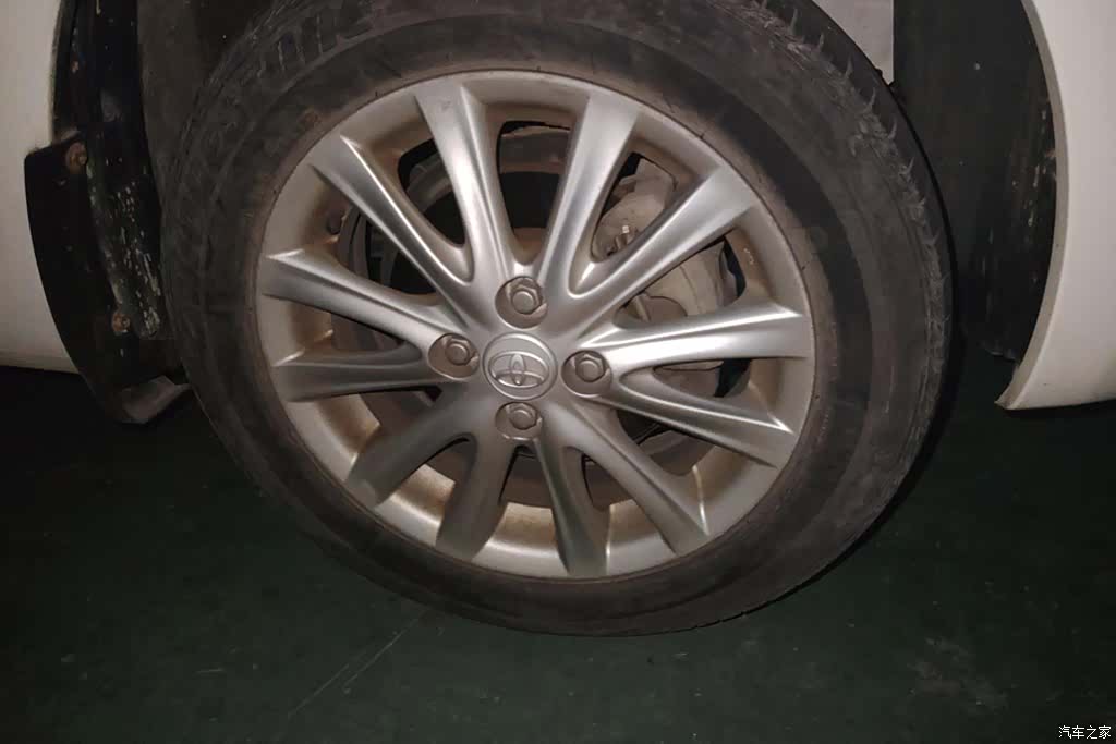 Toyota GL-i, 2012 6