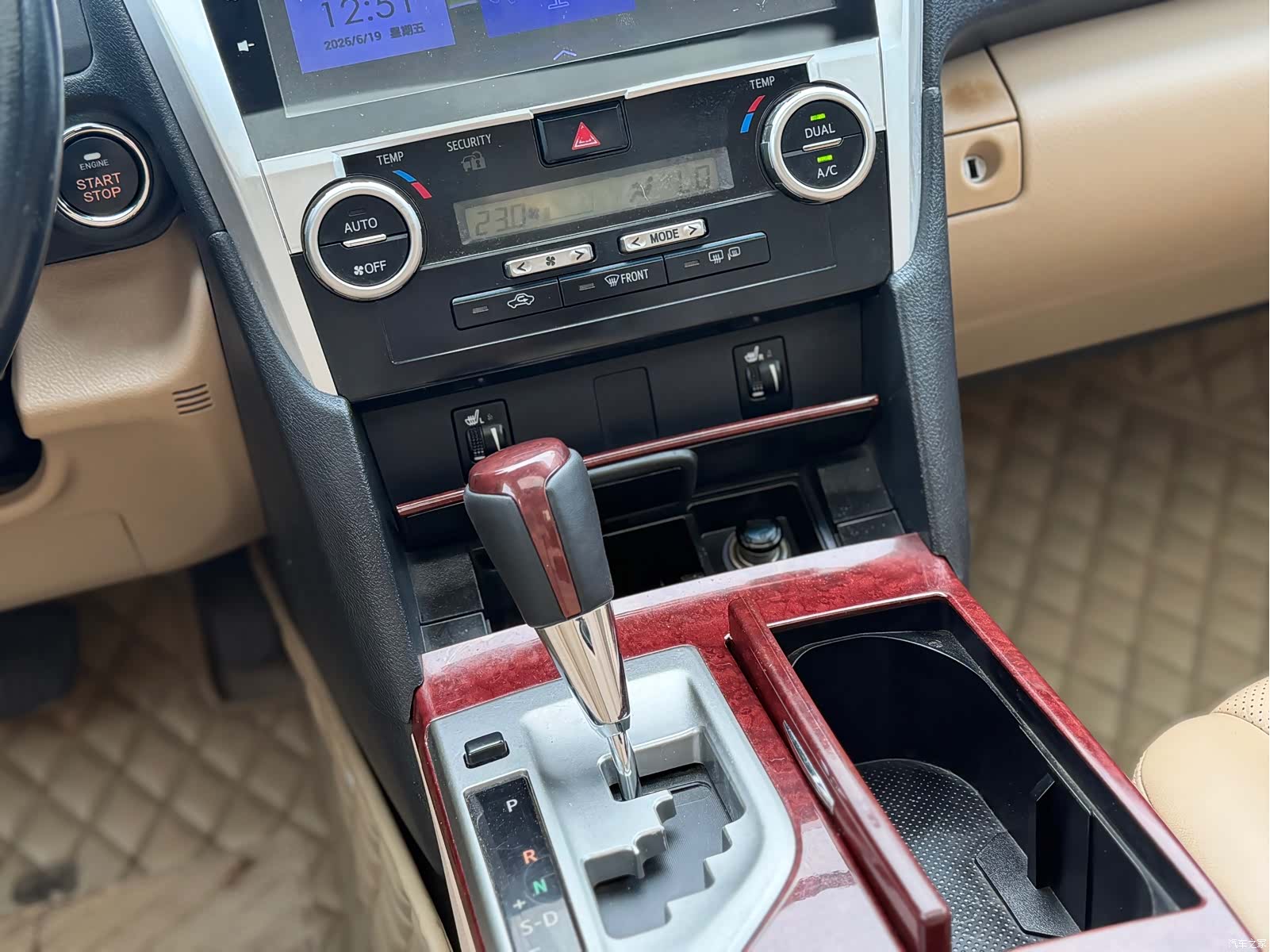 Toyota Camry, 2014 11