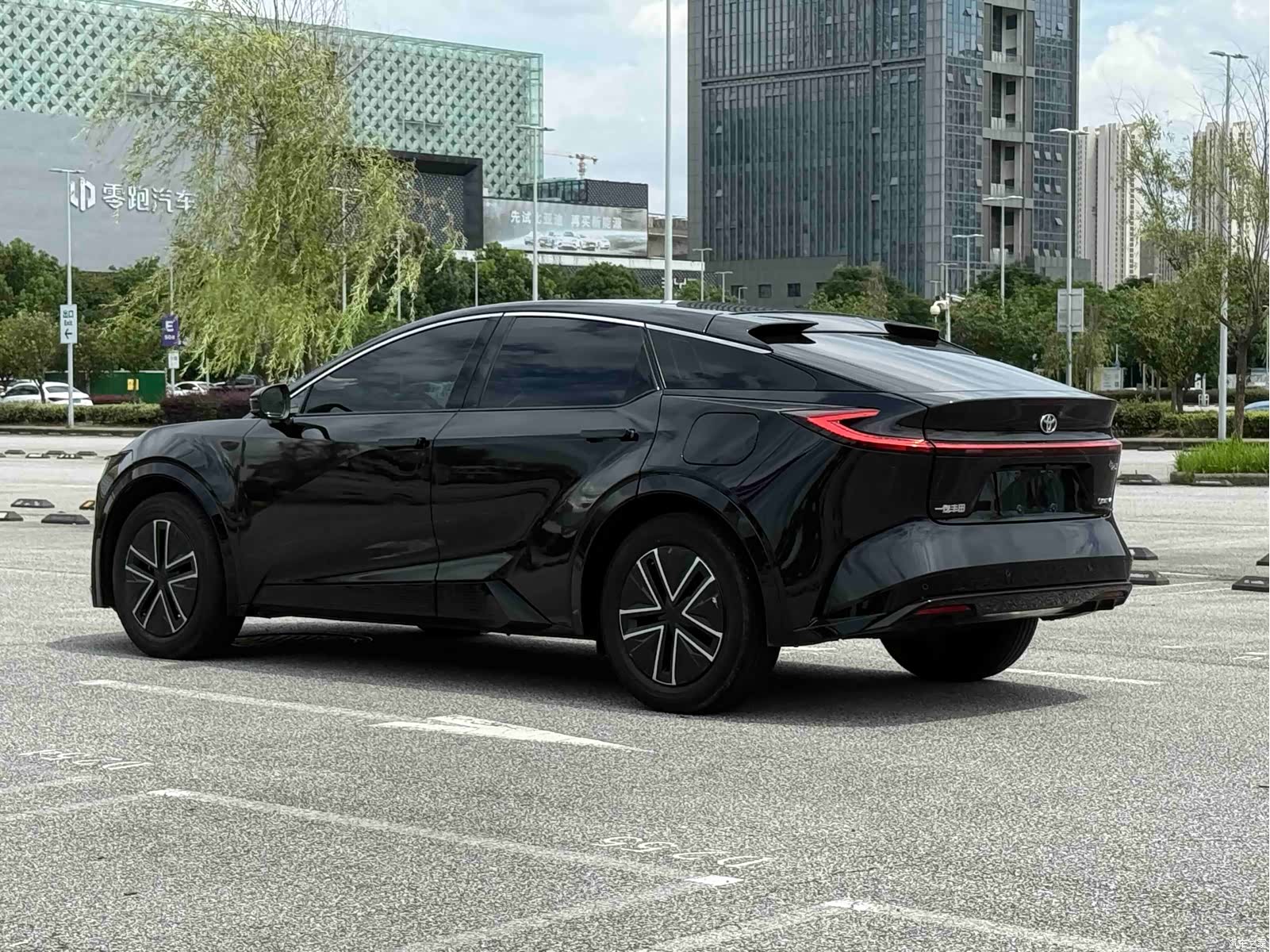 Toyota bZ5, 2025 12