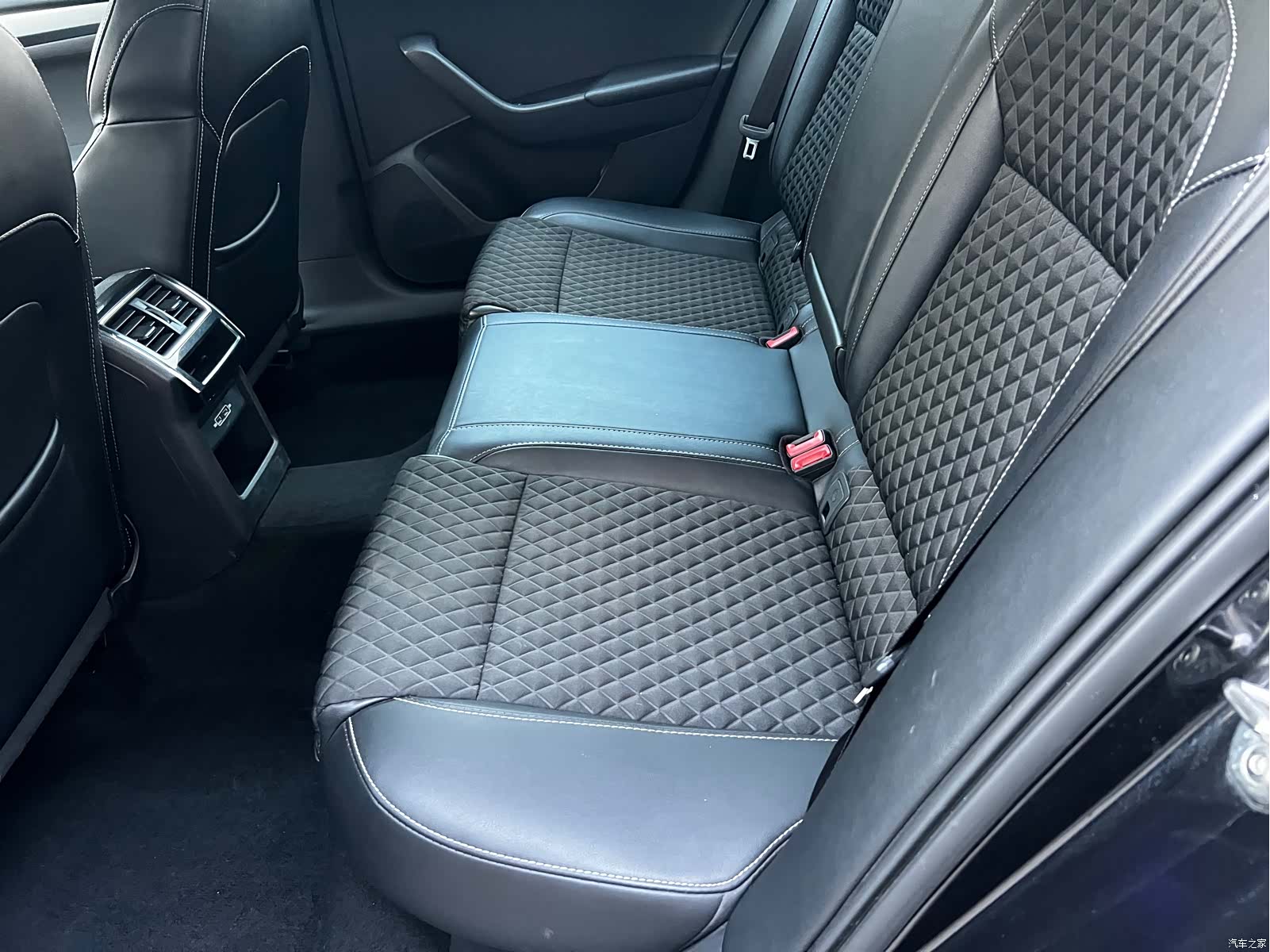 Skoda Superb, 2018 8