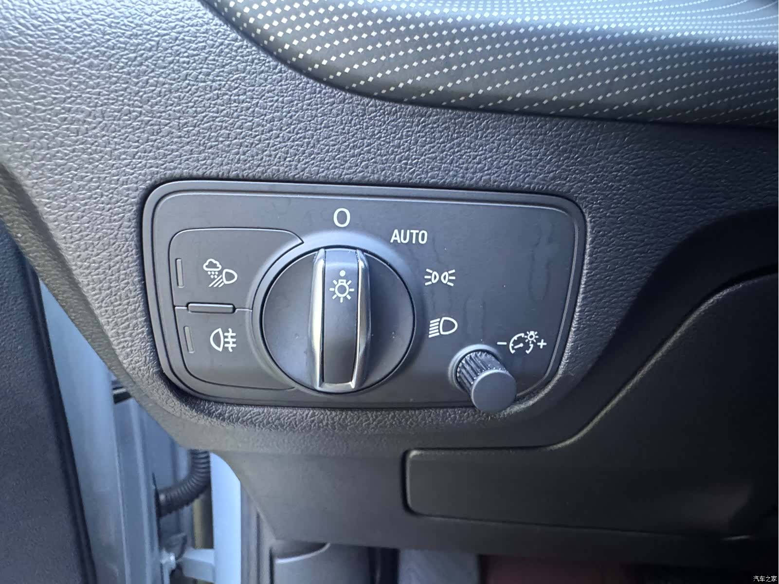 Audi Q2L, 2022 13