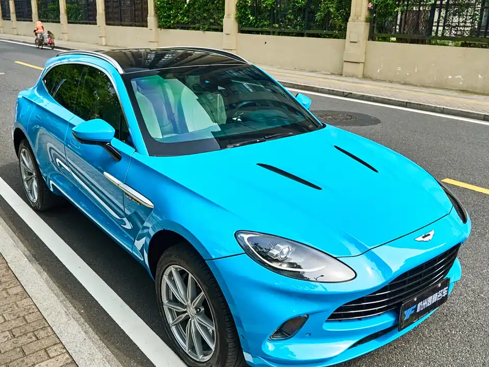 Aston Martin DBX
