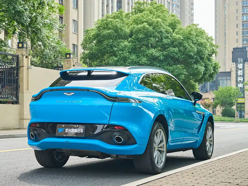 Aston Martin DBX