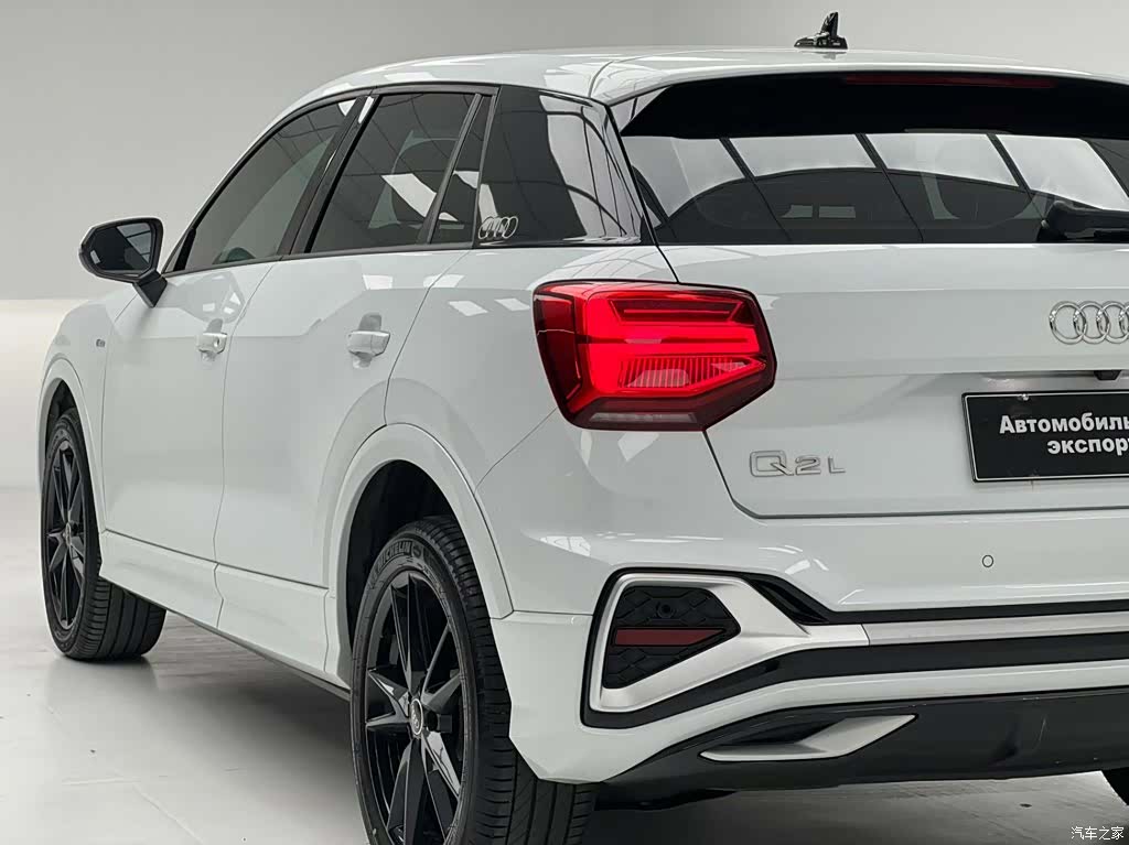 Audi Q2L, 2022 8