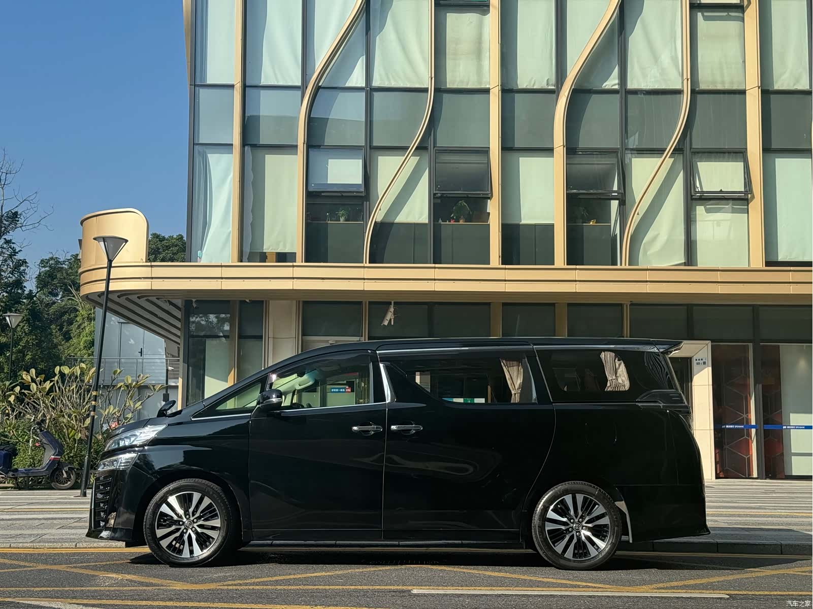 Toyota Vellfire, 2018 13