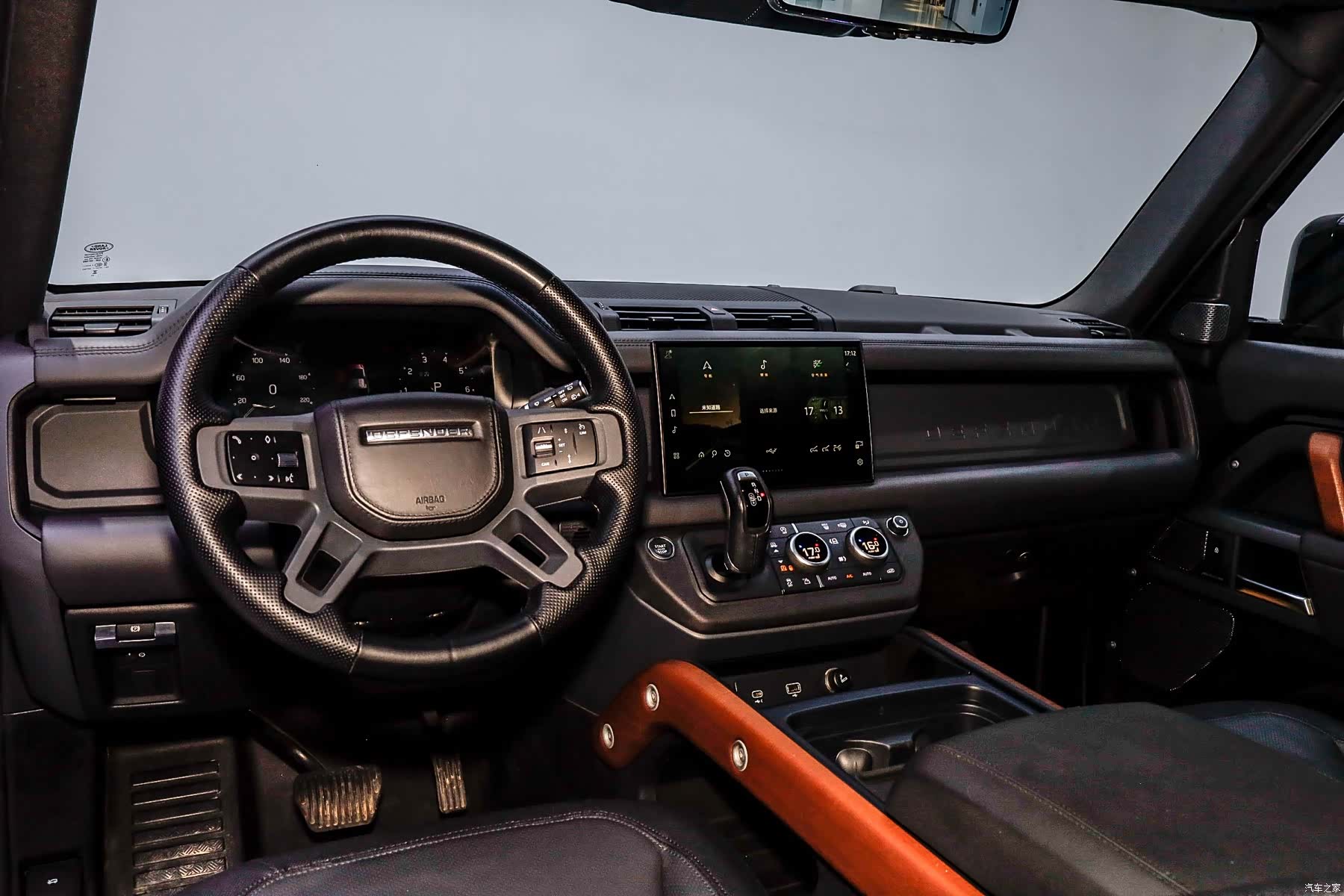 Land Rover Defender, 2023 38