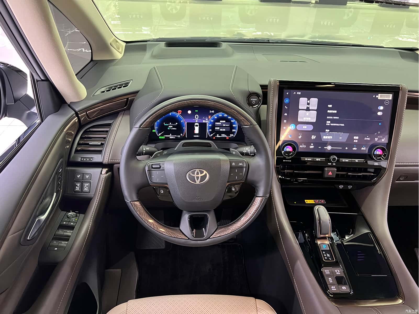 Toyota Alphard, 2025 19