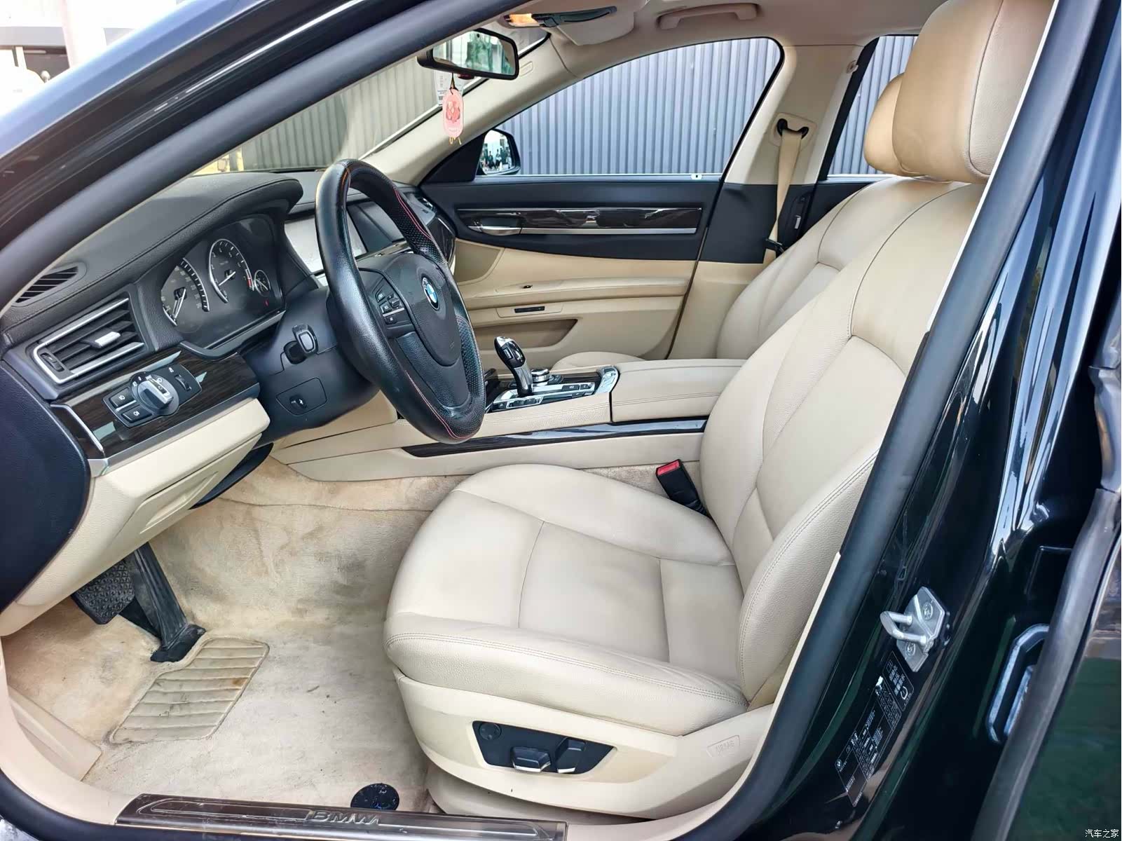 BMW 7 Series, 2011 6