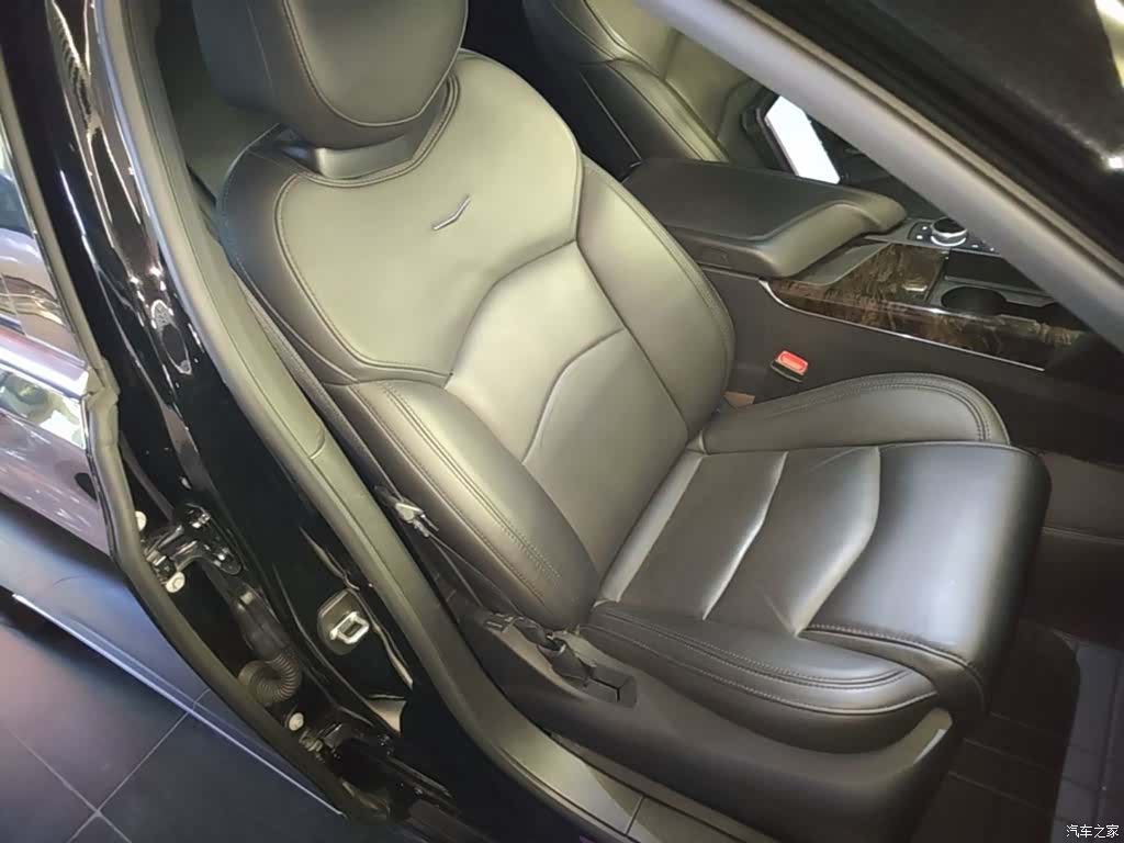 Cadillac CT6, 2023 25