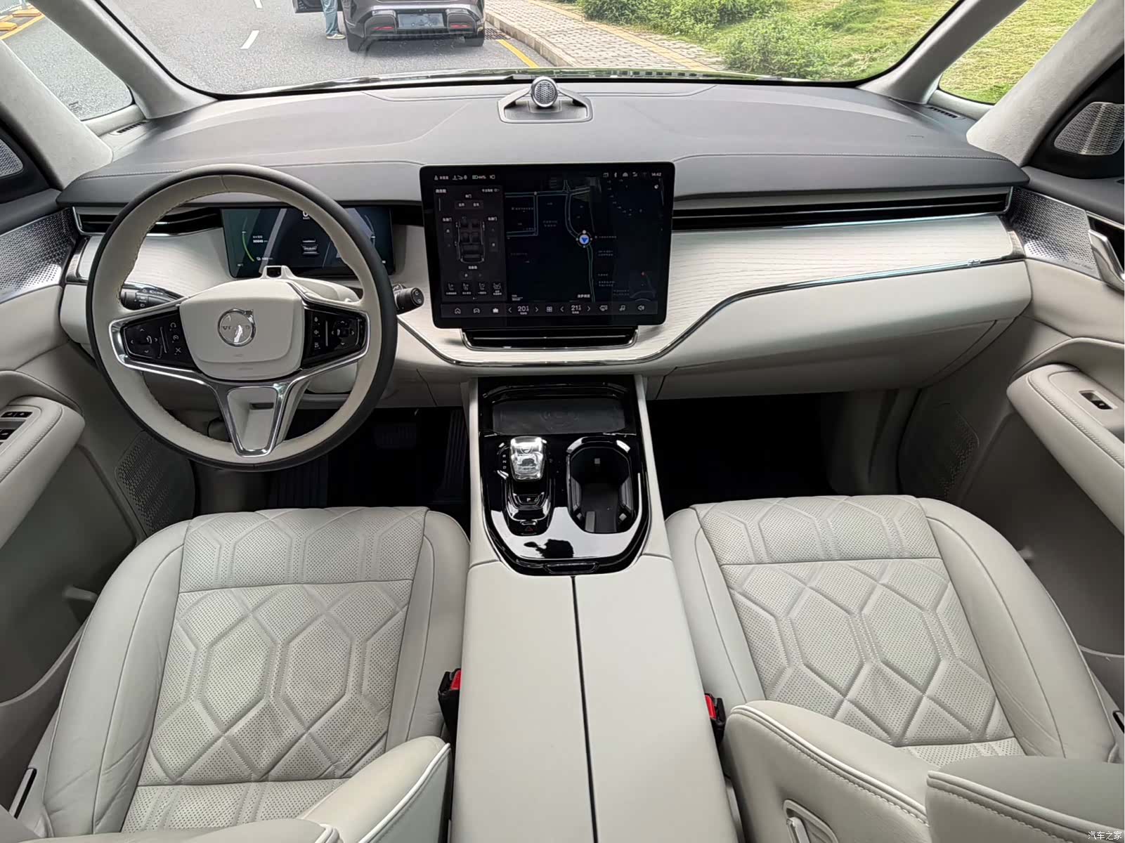 Volvo EM90, 2024 8