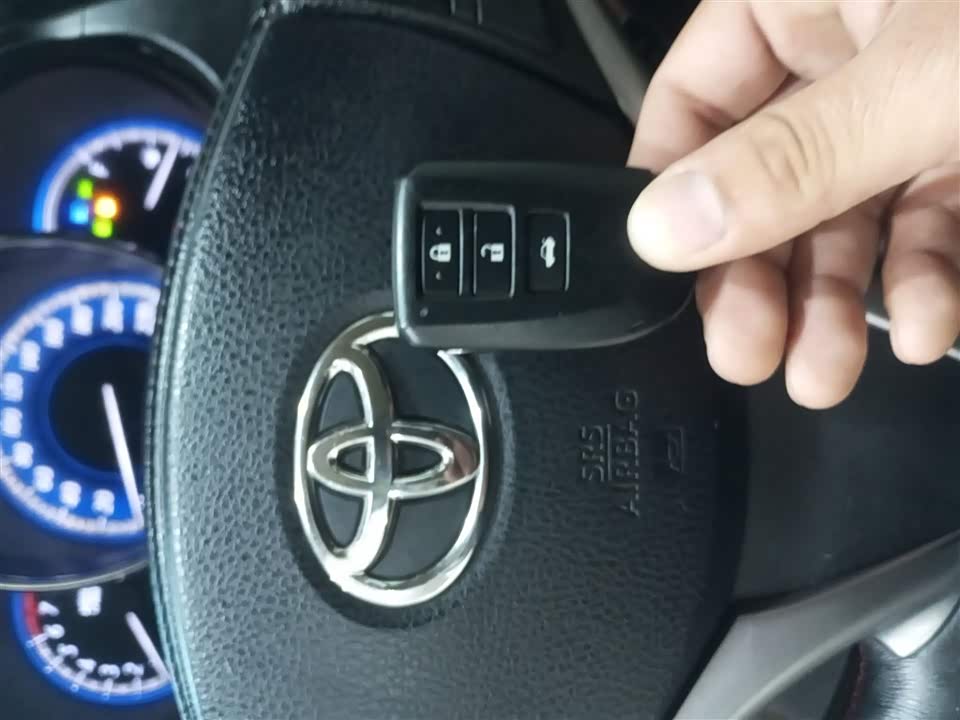 Toyota YARiS L to enjoy