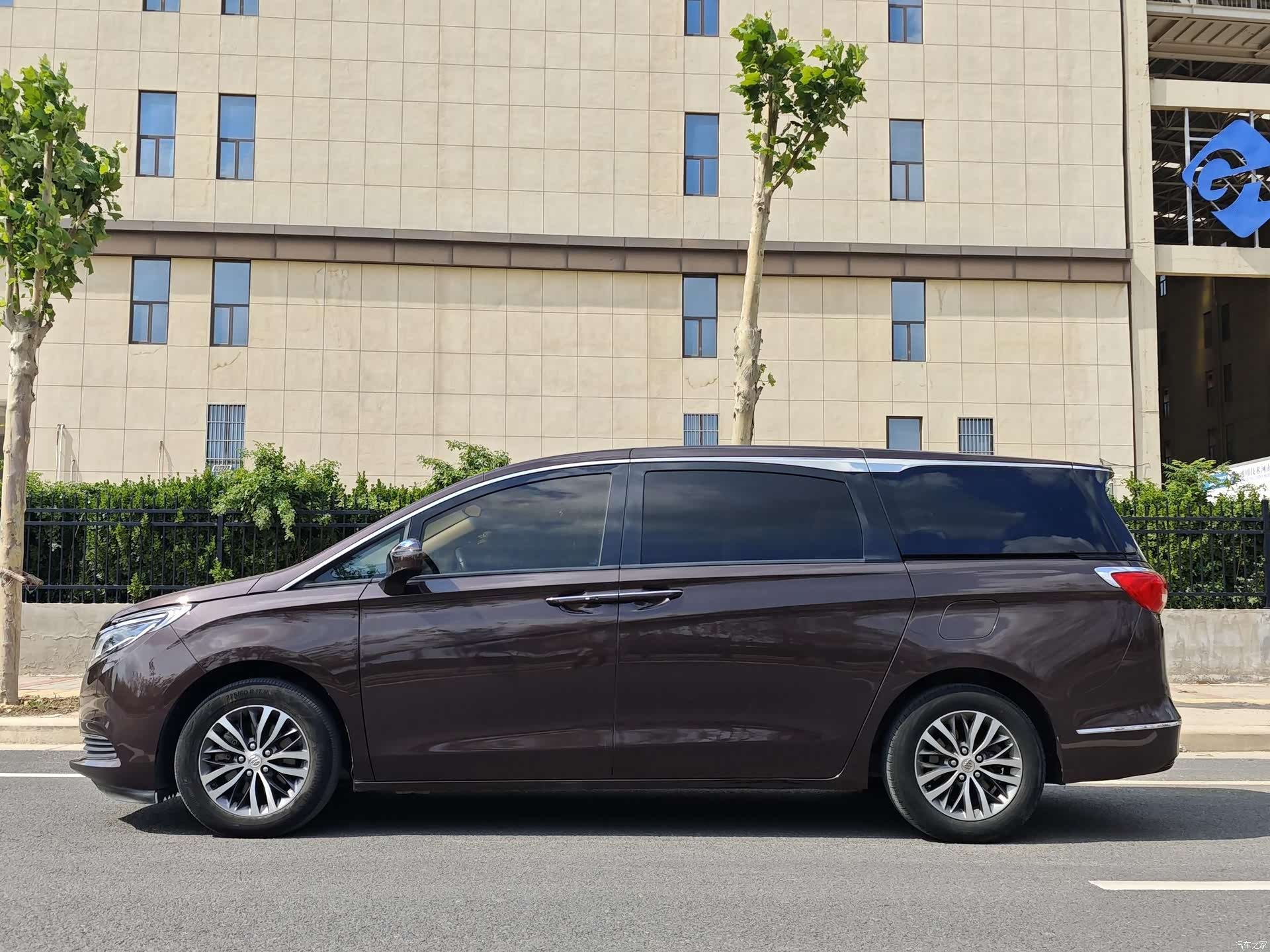 Buick GL8, 2018 7