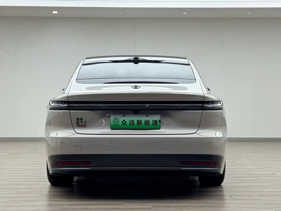 NIO ET7