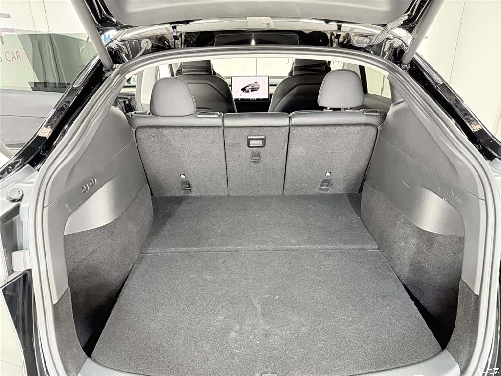 Tesla Model Y, 2023 13