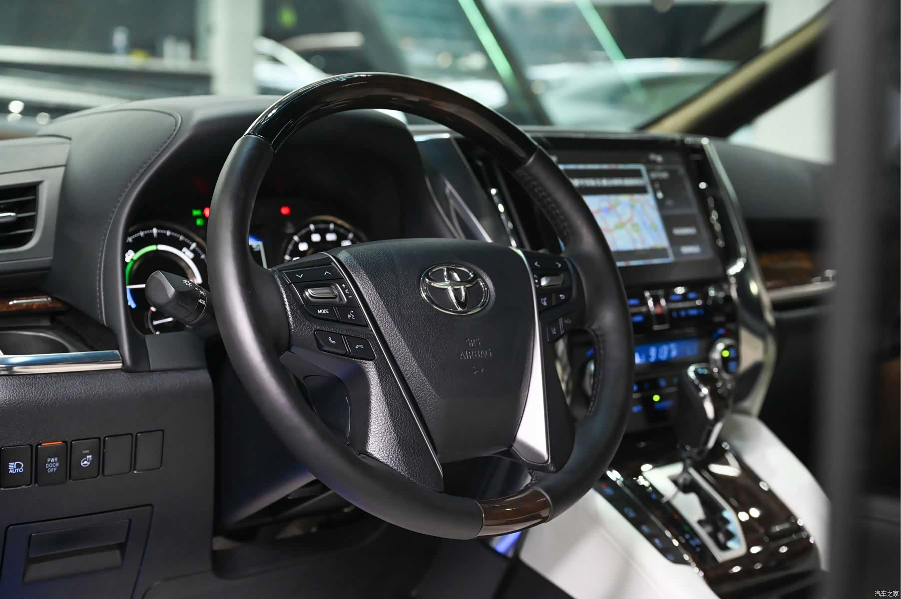 Toyota Alphard, 2022 12