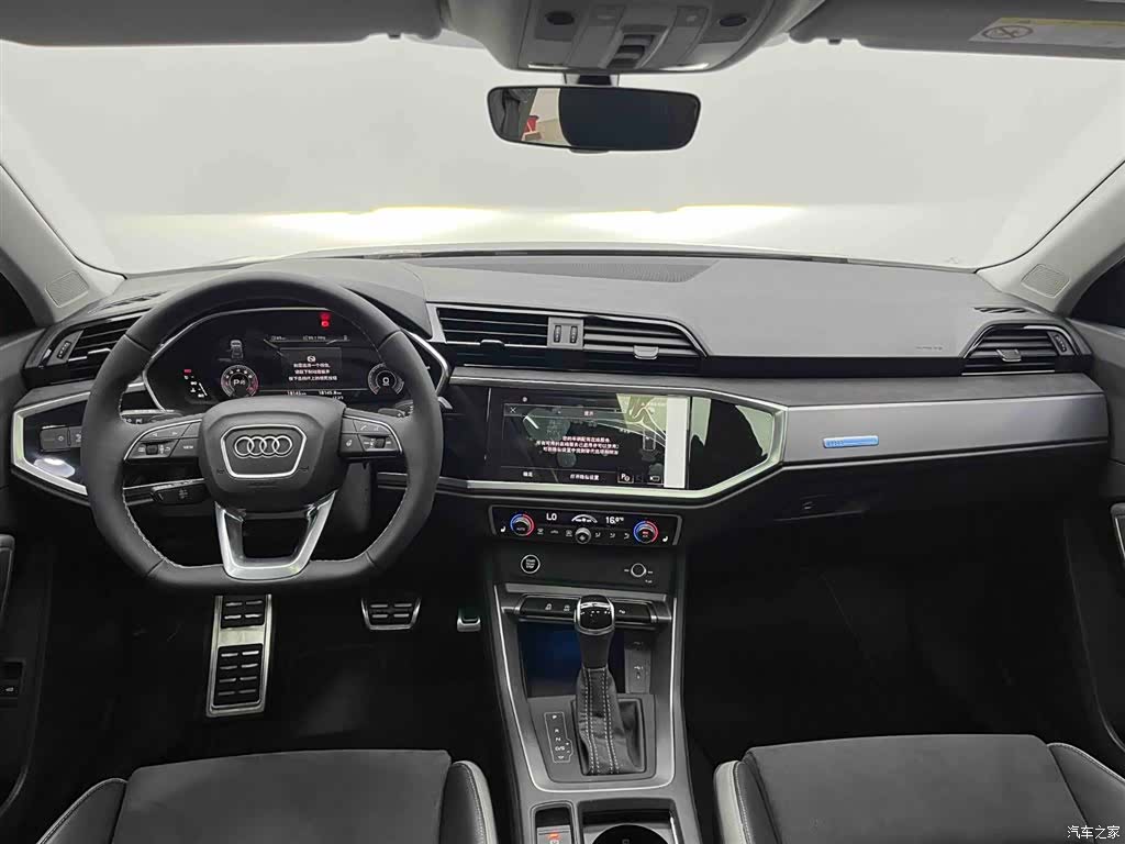 Audi Q3, 2023 2