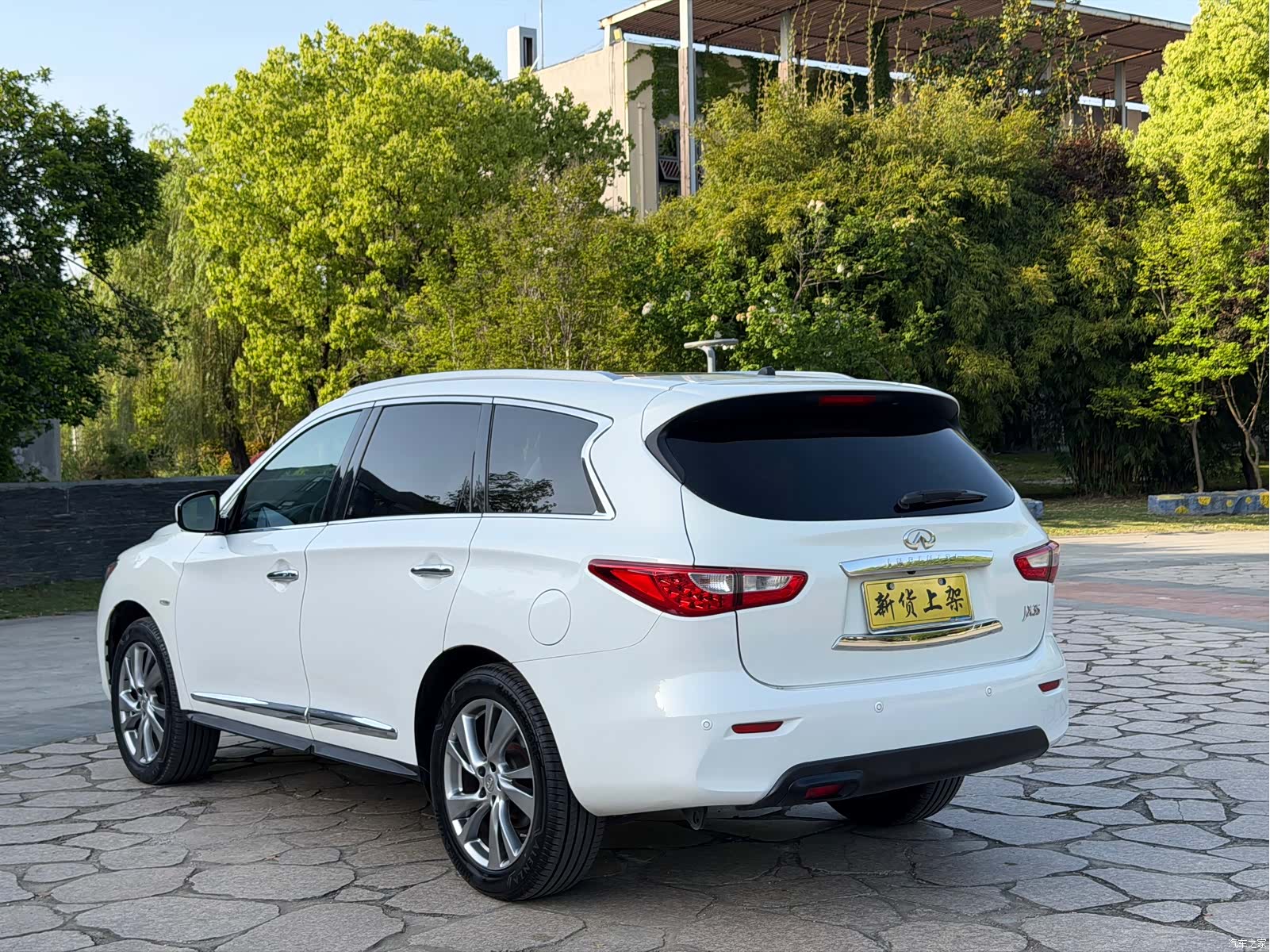 Infiniti JX35, 2015 13