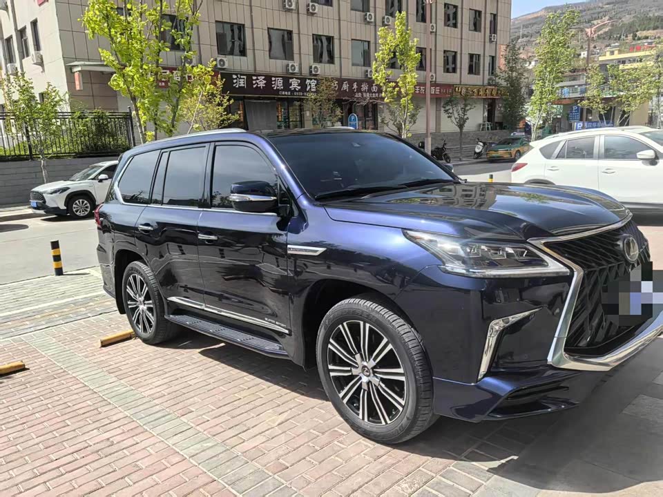 Lexus LX