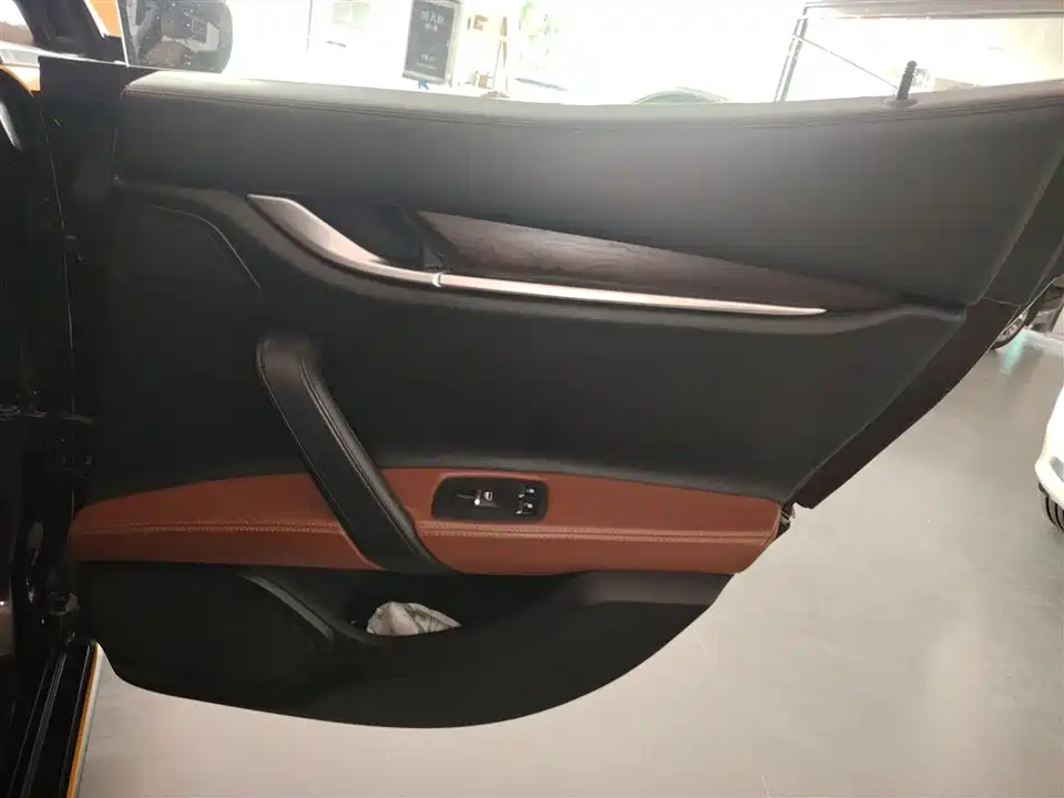 Maserati Ghibli Maserati Ghibli