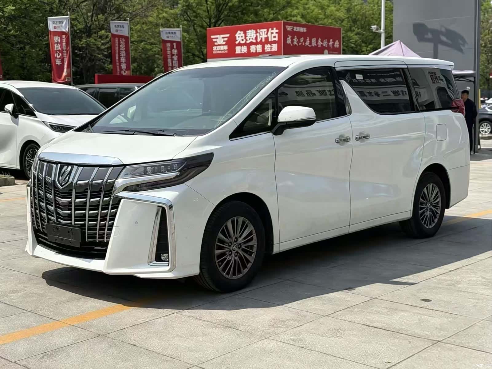 Toyota Alphard, 2016 1