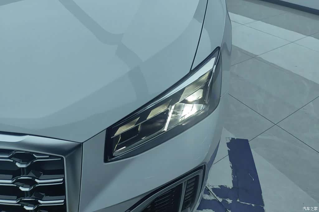 Audi Q2L, 2022 все фото