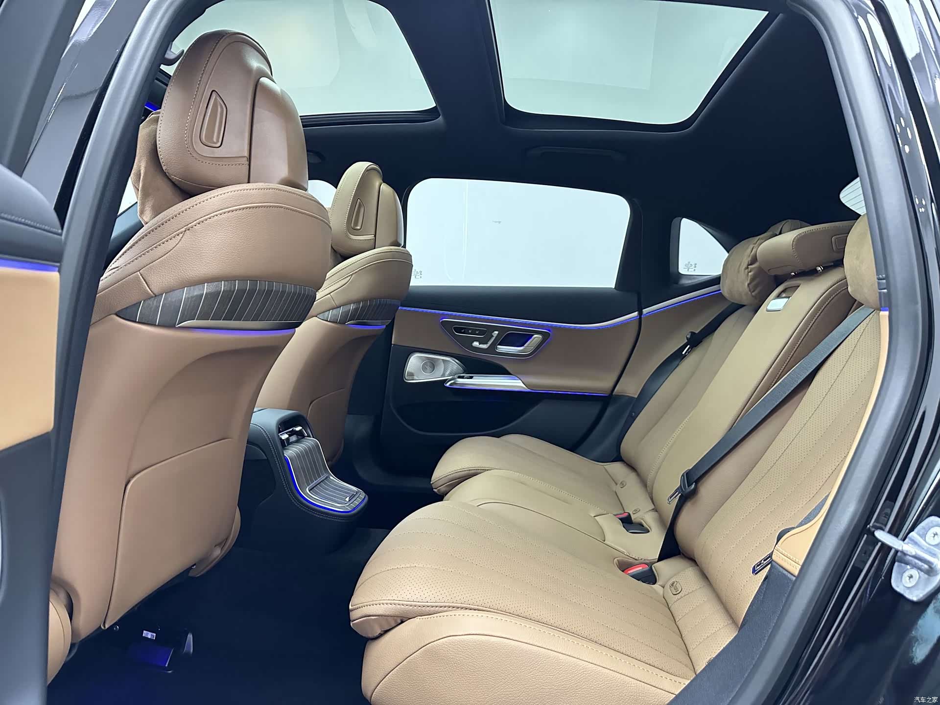 Mercedes-Benz E-Class, 2024 11