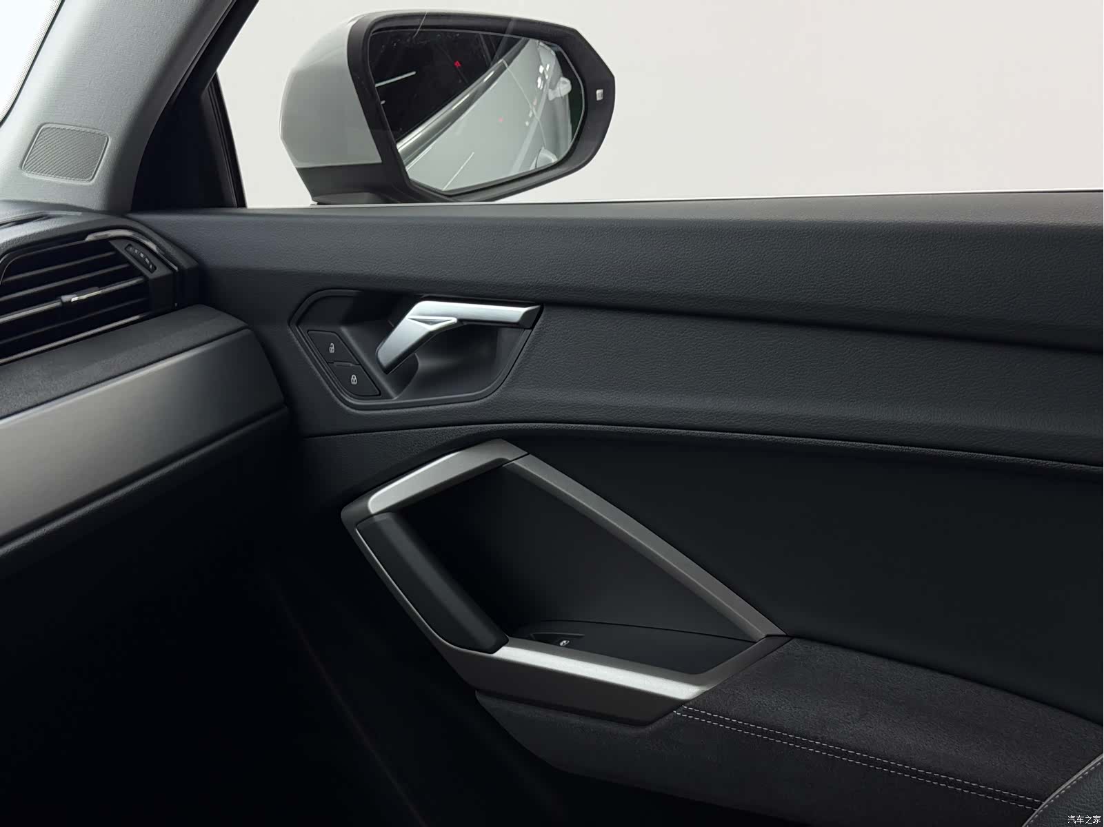 Audi Q3, 2023 10