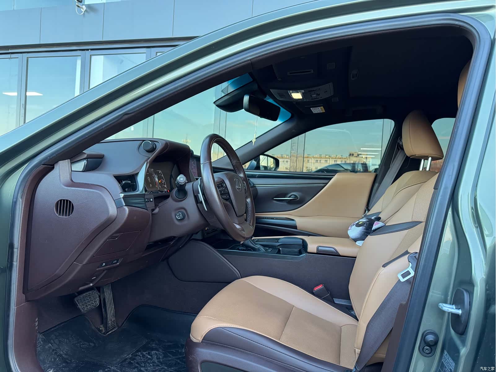 Lexus ES, 2021 все фото