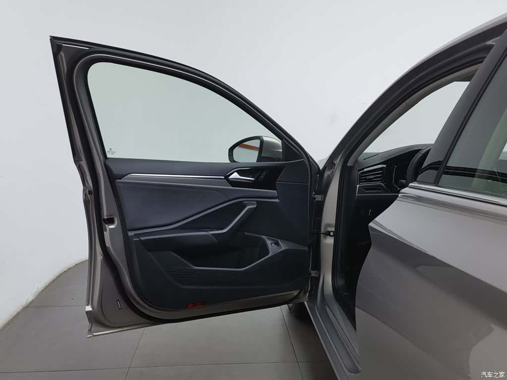 Volkswagen Sagitar, 2019 8