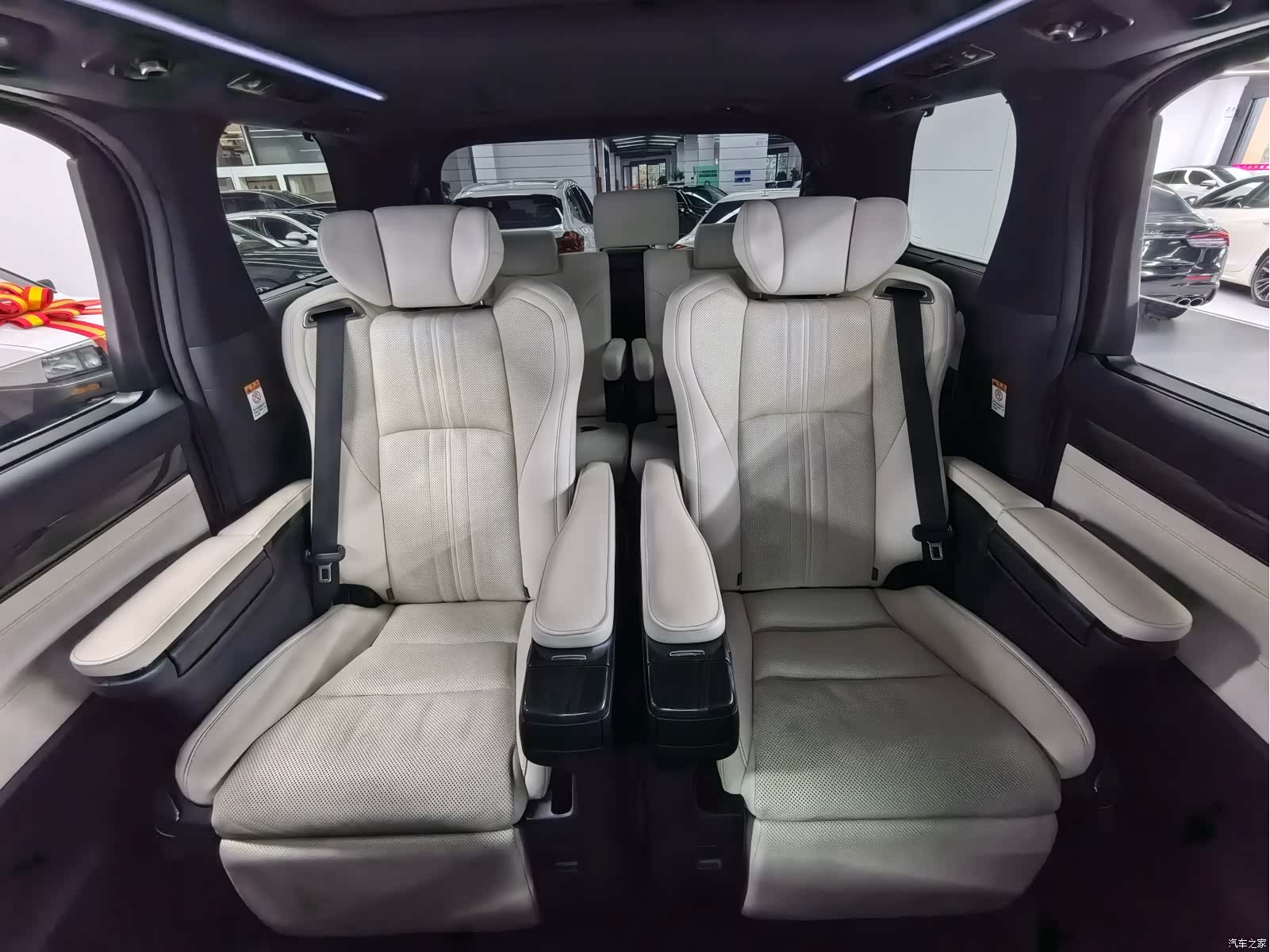 Lexus LM, 2023 16