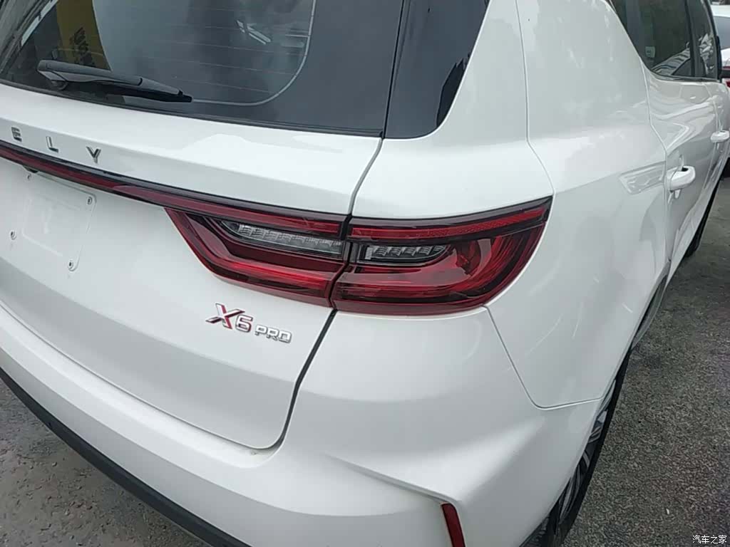 Geely X6, 2022 8