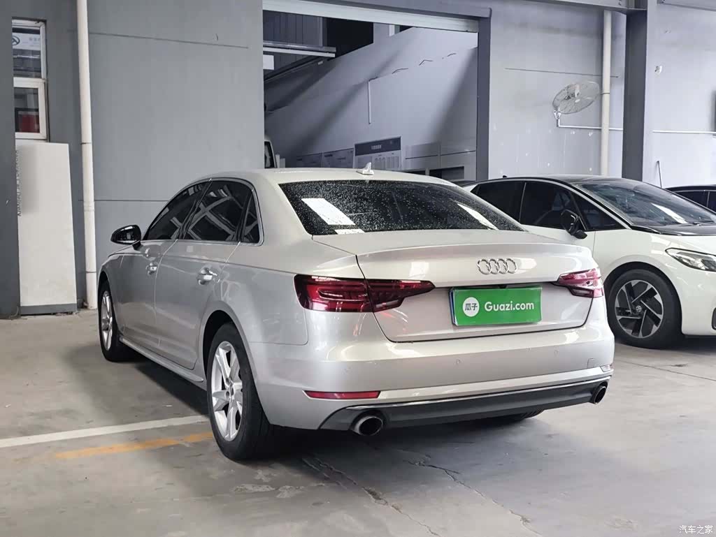 Audi A4L, 2018 все фото