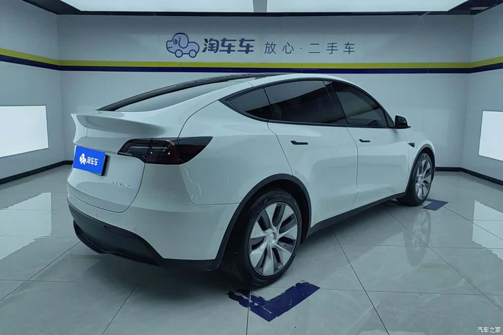 Tesla Model Y, 2022 3