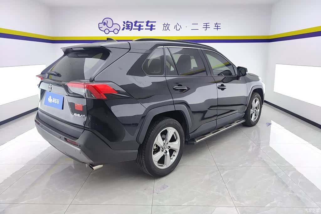 Toyota RAV4, 2022 3