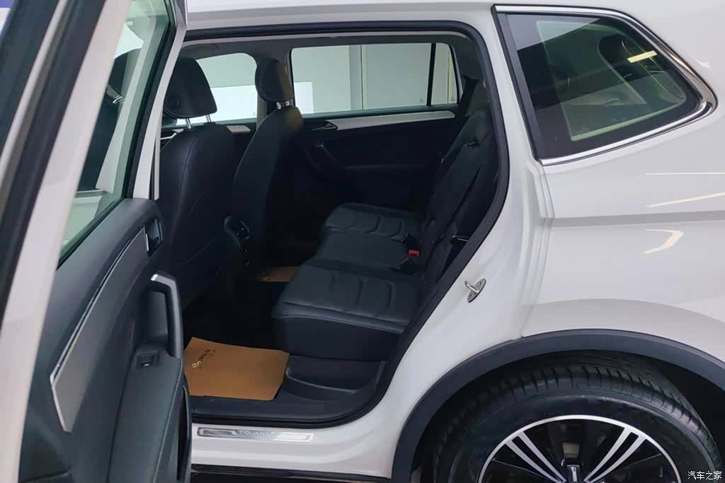 Volkswagen Tiguan L, 2021 11