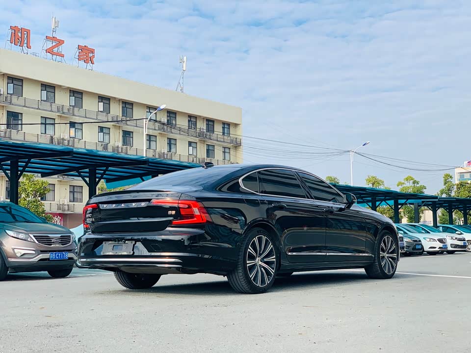 Volvo S90